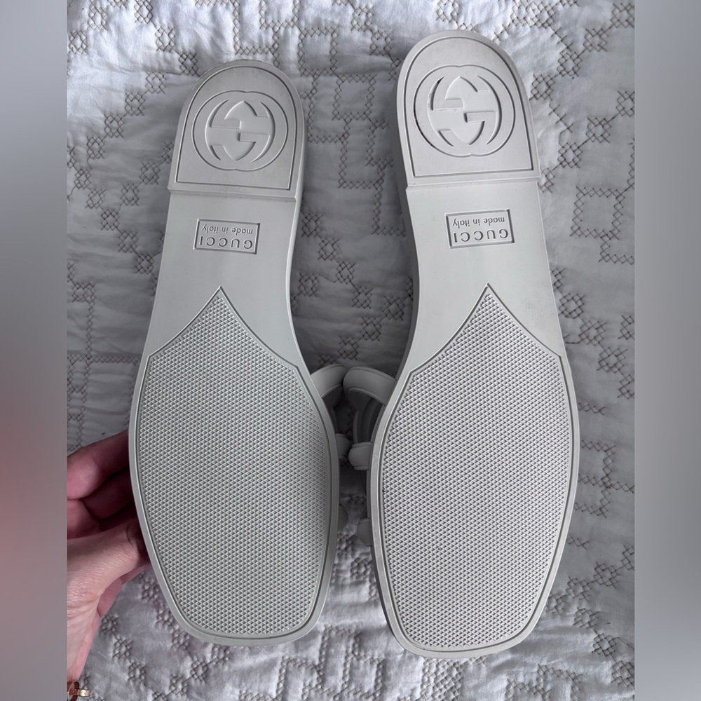 Gucci Women's Interlocking G slide sandal - Picture 5 of 8